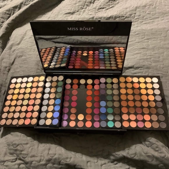 Miss rose make up palette. - Picture 3 of 4